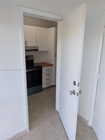 270 Layne Boulevard 202, Hallandale Beach, FL 33009