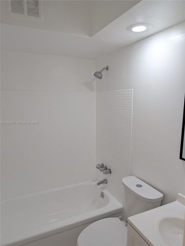 270 Layne Boulevard 202, Hallandale Beach, FL 33009