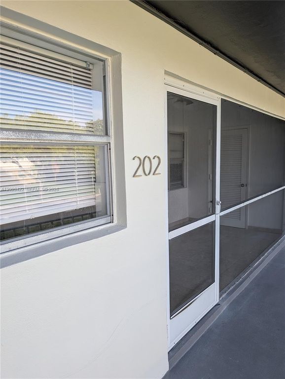 270 Layne Boulevard 202, Hallandale Beach, FL 33009