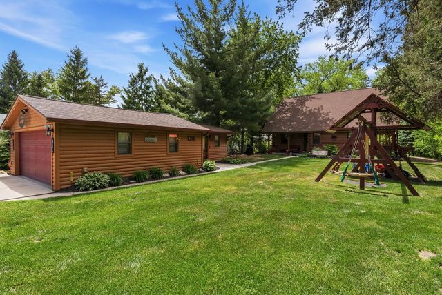 W376S4887 E Pretty Lake ROAD, Dousman, WI 53118