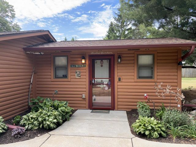 W376S4887 E Pretty Lake ROAD, Dousman, WI 53118