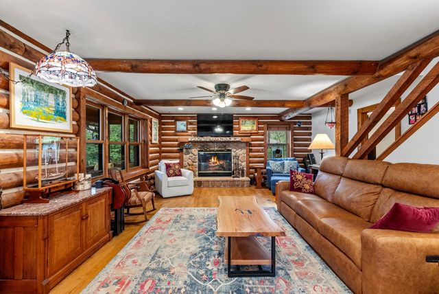 W376S4887 E Pretty Lake ROAD, Dousman, WI 53118
