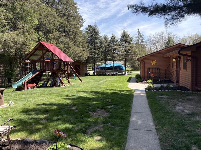 W376S4887 E Pretty Lake ROAD, Dousman, WI 53118