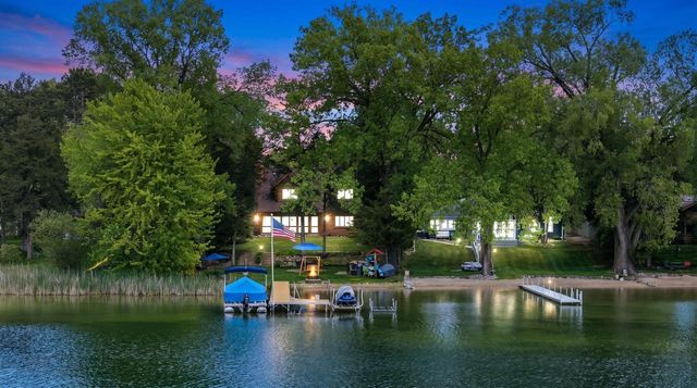 W376S4887 E Pretty Lake ROAD, Dousman, WI 53118