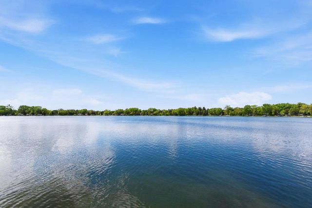 W376S4887 E Pretty Lake ROAD, Dousman, WI 53118
