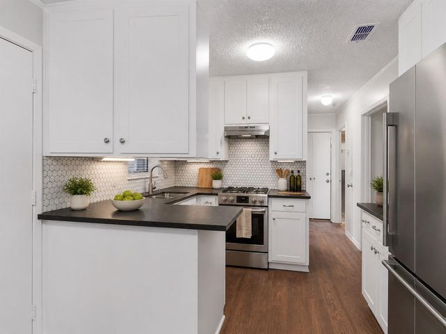 2203 Ventura DR, Austin, TX 78741