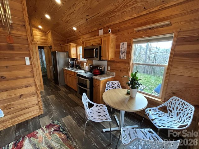 73 Bear Oat Trail, Franklin, NC 28734