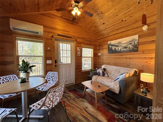 73 Bear Oat Trail, Franklin, NC 28734