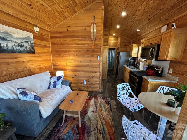 73 Bear Oat Trail, Franklin, NC 28734