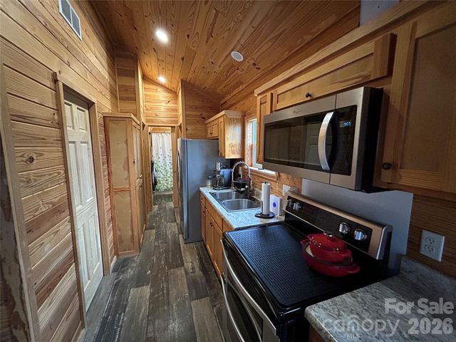 73 Bear Oat Trail, Franklin, NC 28734
