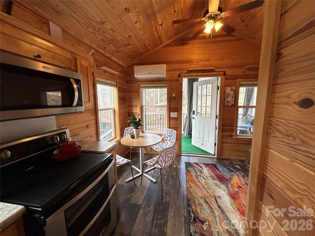 73 Bear Oat Trail, Franklin, NC 28734