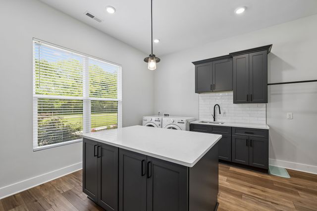 102 Silver Dollar St, Lascassas, TN 37085