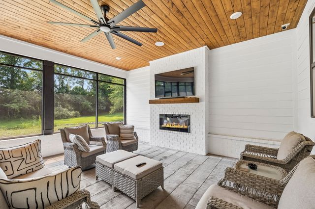 102 Silver Dollar St, Lascassas, TN 37085