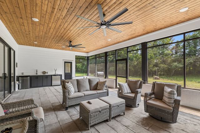 102 Silver Dollar St, Lascassas, TN 37085