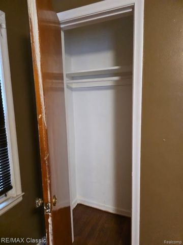 2124 Harwood Avenue, Royal Oak, MI 48067