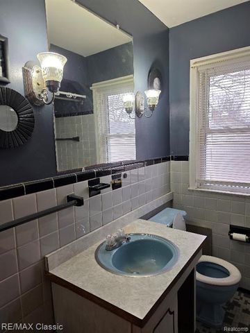 2124 Harwood Avenue, Royal Oak, MI 48067