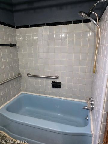 2124 Harwood Avenue, Royal Oak, MI 48067