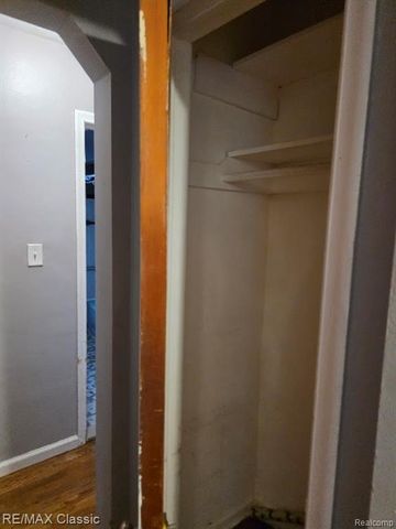 2124 Harwood Avenue, Royal Oak, MI 48067