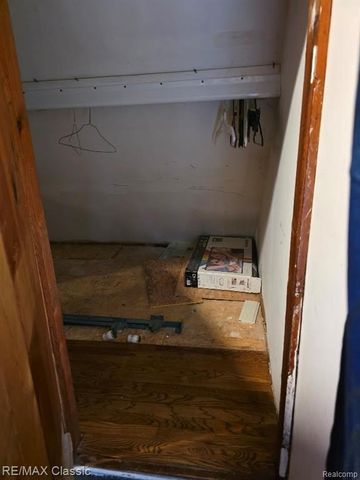 2124 Harwood Avenue, Royal Oak, MI 48067