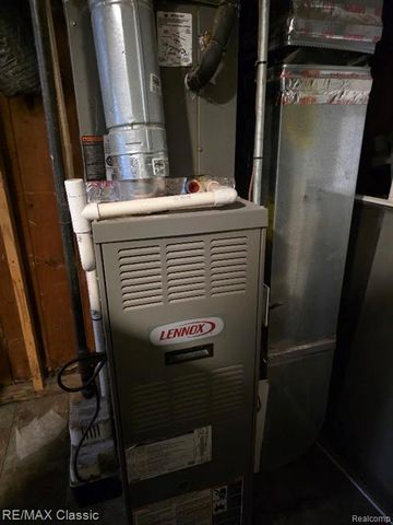 2124 Harwood Avenue, Royal Oak, MI 48067