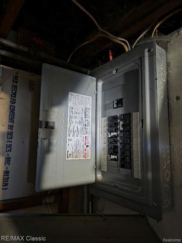 2124 Harwood Avenue, Royal Oak, MI 48067