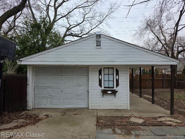 2124 Harwood Avenue, Royal Oak, MI 48067