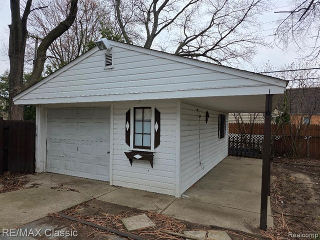 2124 Harwood Avenue, Royal Oak, MI 48067