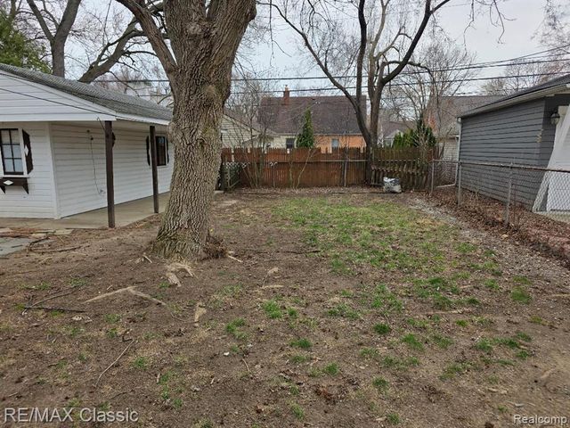 2124 Harwood Avenue, Royal Oak, MI 48067