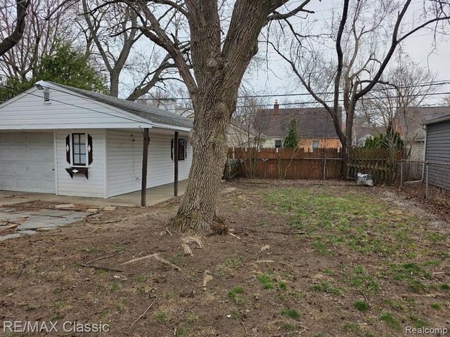 2124 Harwood Avenue, Royal Oak, MI 48067