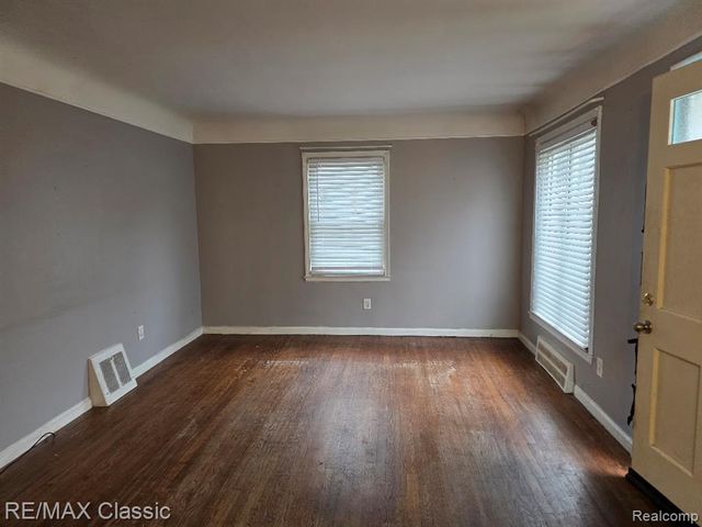 2124 Harwood Avenue, Royal Oak, MI 48067