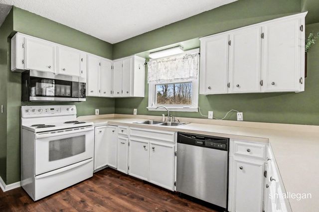 1120 S Loomis Road, Mount Pleasant, MI 48858