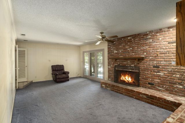5345 E Butler Avenue, Fresno, CA 93727