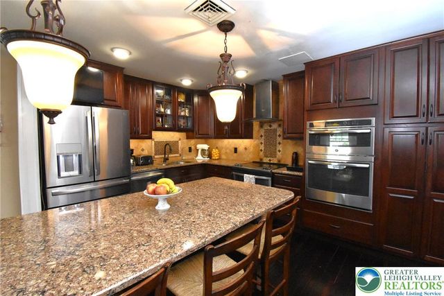 424 Grape Street, Whitehall Twp, PA 18052