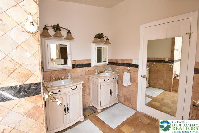 424 Grape Street, Whitehall Twp, PA 18052