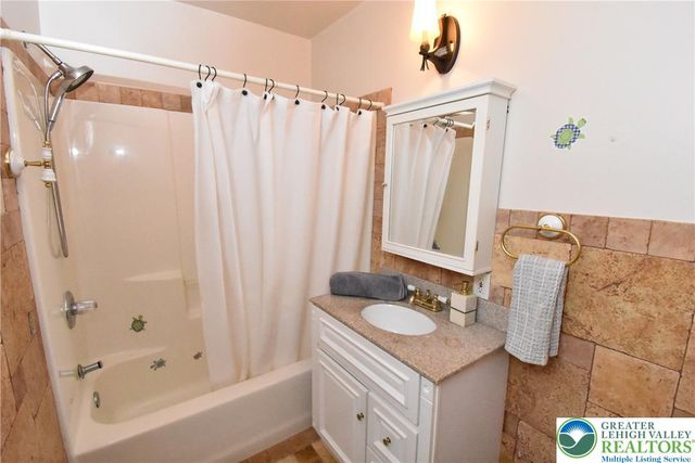 424 Grape Street, Whitehall Twp, PA 18052
