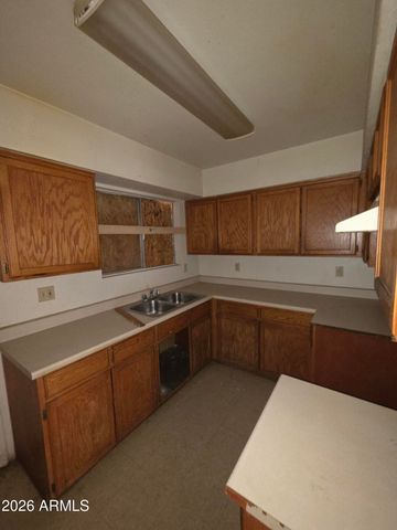 901 W ANGELA Drive, Phoenix, AZ 85023