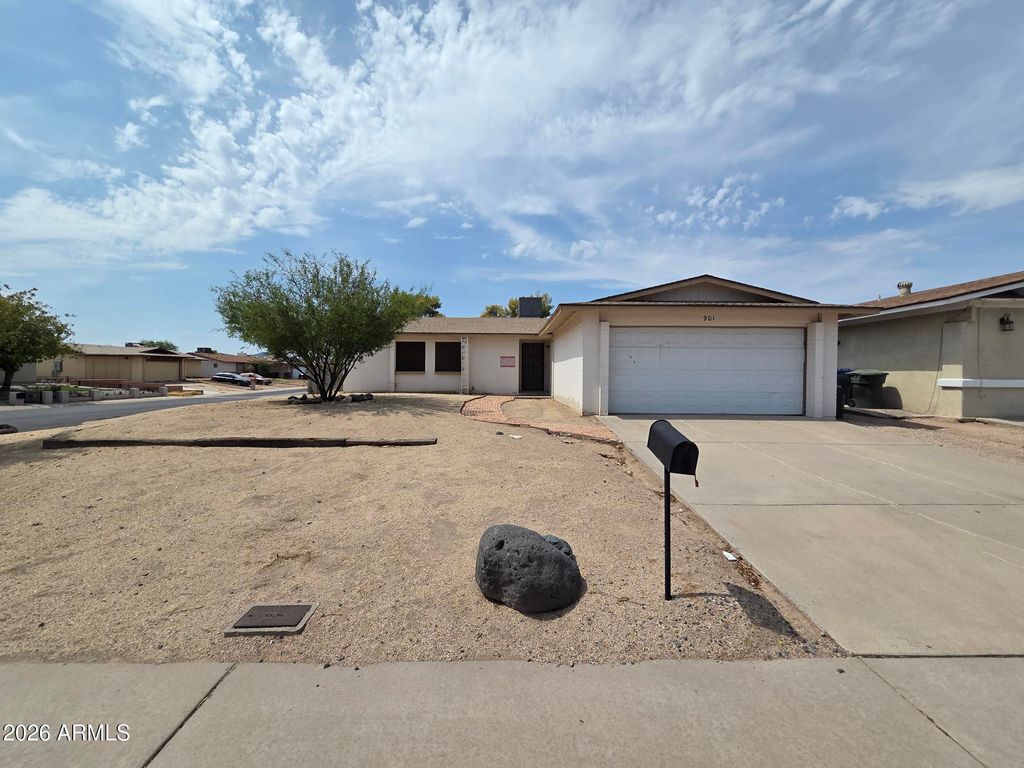901 W ANGELA Drive, Phoenix, AZ 85023