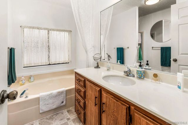 1171 Via Santa Paulo, Vista, CA 92081