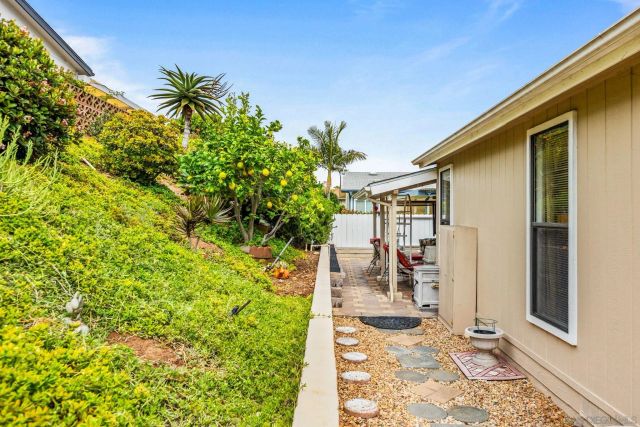 1171 Via Santa Paulo, Vista, CA 92081
