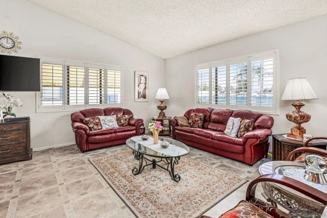 1171 Via Santa Paulo, Vista, CA 92081