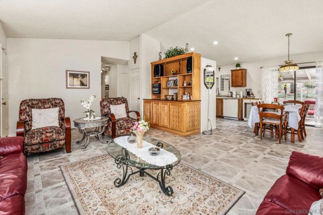 1171 Via Santa Paulo, Vista, CA 92081