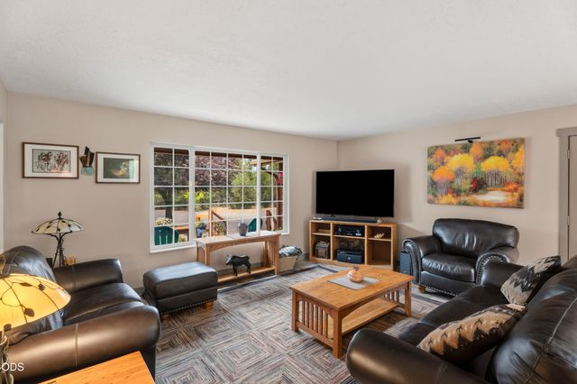 16191 Twin Drive, La Pine, OR 97739