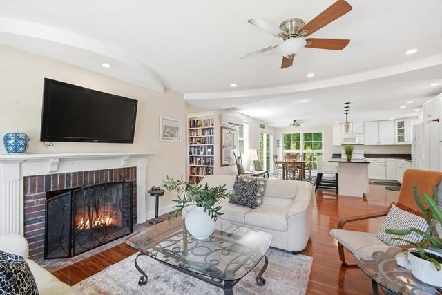 202 Quaker Rd, Falmouth, MA 02540