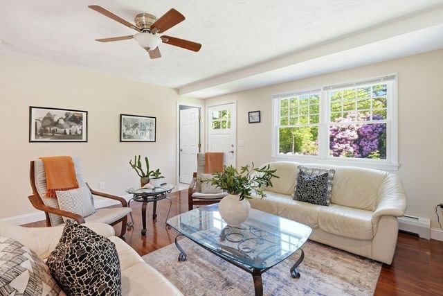 202 Quaker Rd, Falmouth, MA 02540