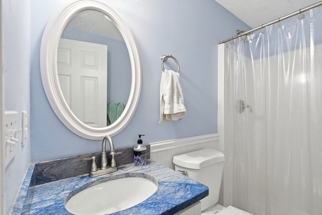 202 Quaker Rd, Falmouth, MA 02540