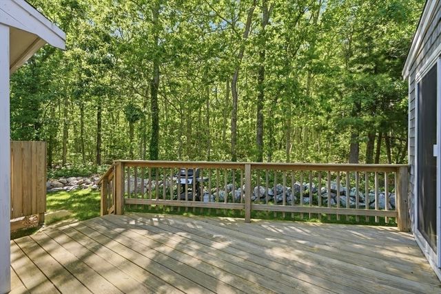 202 Quaker Rd, Falmouth, MA 02540