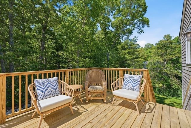 202 Quaker Rd, Falmouth, MA 02540