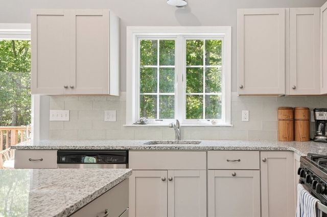 202 Quaker Rd, Falmouth, MA 02540