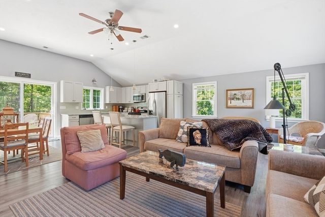 202 Quaker Rd, Falmouth, MA 02540