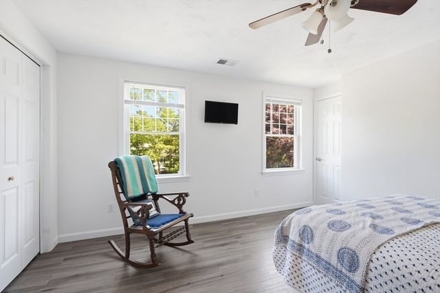 202 Quaker Rd, Falmouth, MA 02540
